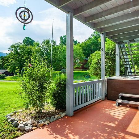 Ole Smoky Bnb - Game Room, Hot Tub, Mtn Views! พิเจนฟอร์จ ภายนอก รูปภาพ