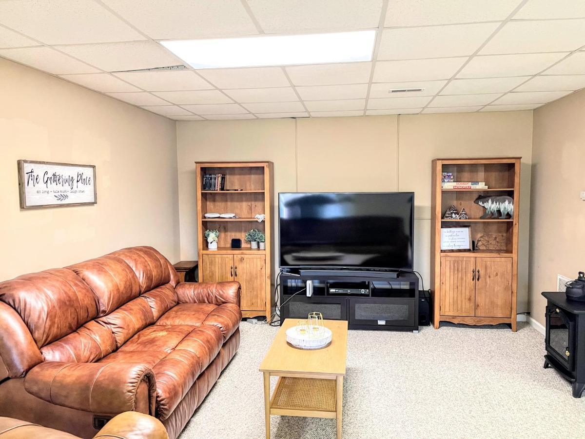 Ole Smoky Bnb - Game Room, Hot Tub, Mtn Views! พิเจนฟอร์จ ภายนอก รูปภาพ