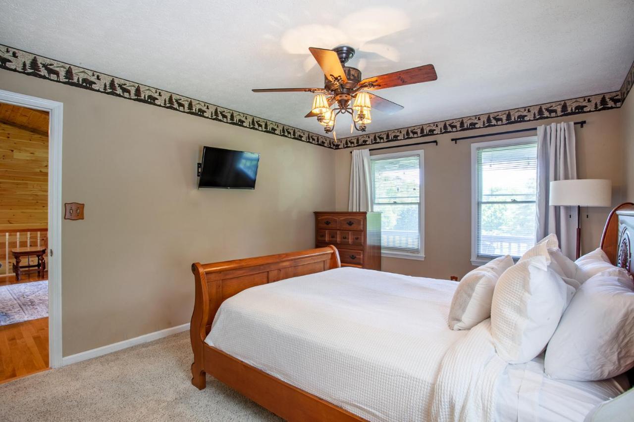 Ole Smoky Bnb - Game Room, Hot Tub, Mtn Views! พิเจนฟอร์จ ภายนอก รูปภาพ