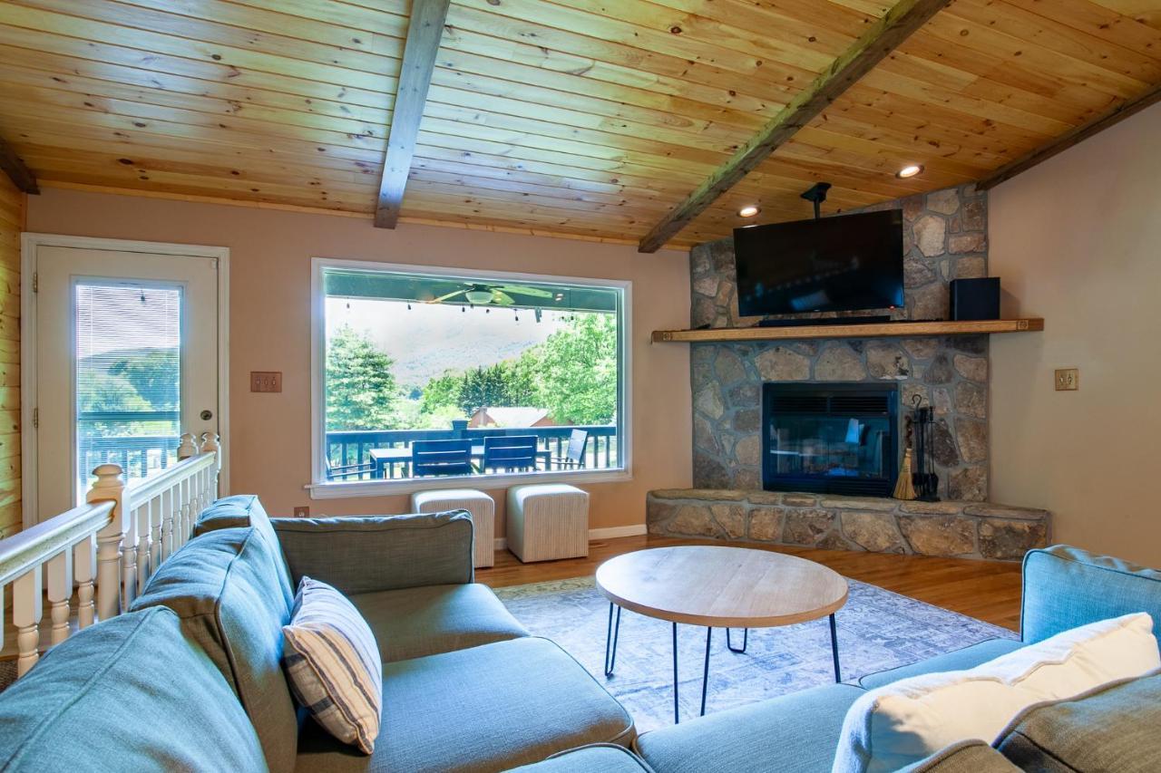 Ole Smoky Bnb - Game Room, Hot Tub, Mtn Views! พิเจนฟอร์จ ภายนอก รูปภาพ