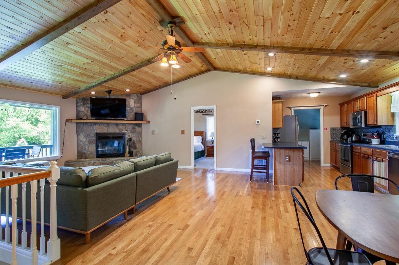 Ole Smoky Bnb - Game Room, Hot Tub, Mtn Views! พิเจนฟอร์จ ภายนอก รูปภาพ