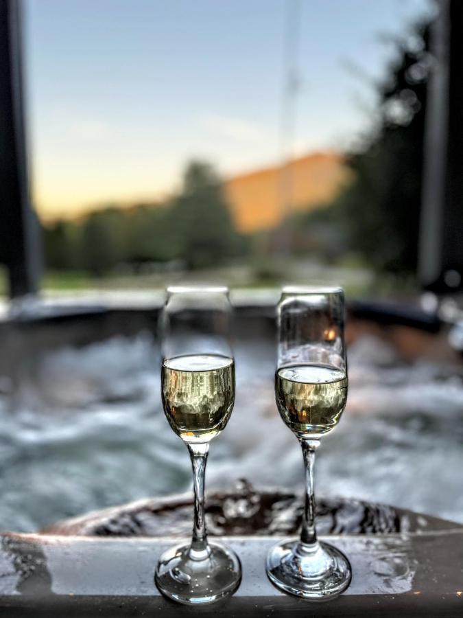Ole Smoky Bnb - Game Room, Hot Tub, Mtn Views! พิเจนฟอร์จ ภายนอก รูปภาพ