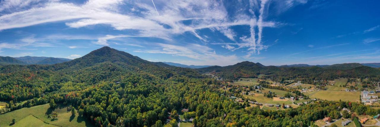 Ole Smoky Bnb - Game Room, Hot Tub, Mtn Views! พิเจนฟอร์จ ภายนอก รูปภาพ