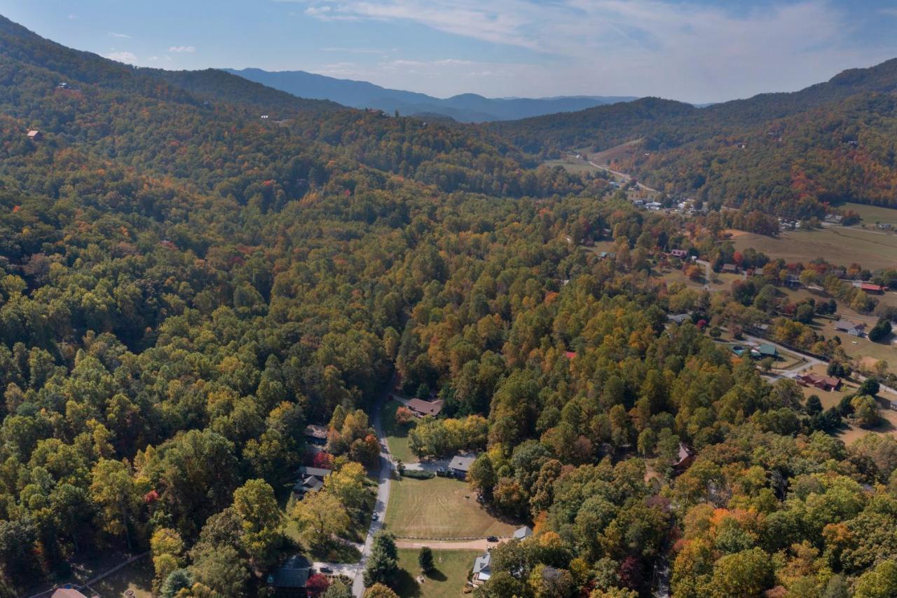 Ole Smoky Bnb - Game Room, Hot Tub, Mtn Views! พิเจนฟอร์จ ภายนอก รูปภาพ
